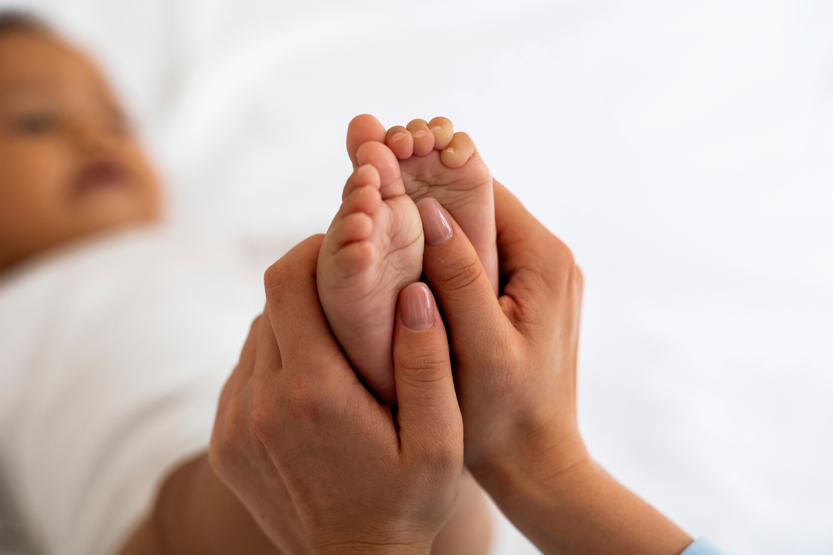 La toux chez le bébé peut être inquiétante, surtout lorsqu'elle est persistante et accompagnée de fatigue. Découvrez nos conseils naturels et nos solutions pour soulager efficacement ces symptômes.