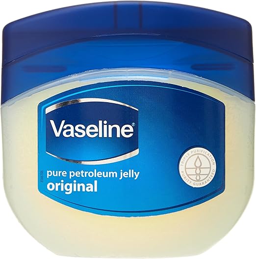 Pot de Vaseline Original, gelée de pétrole pure, idéale pour hydrater et protéger les lèvres sèches et gercées.